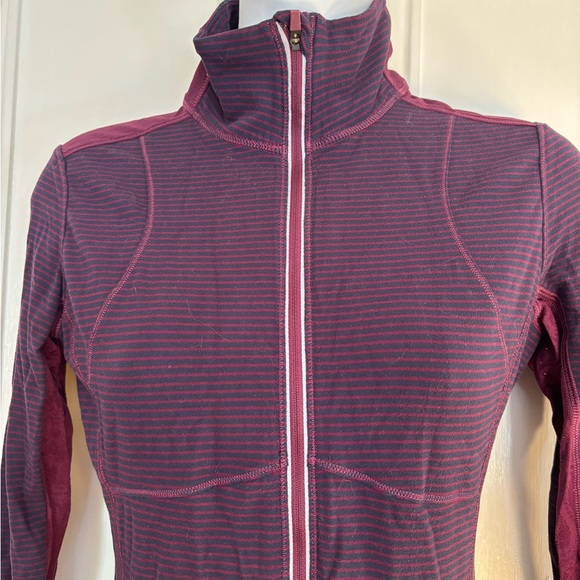 Lululemon Star Runner Lace Lined Pullover in Hyper Stripe Plu fits like size 4-6 - Picture 7 of 7